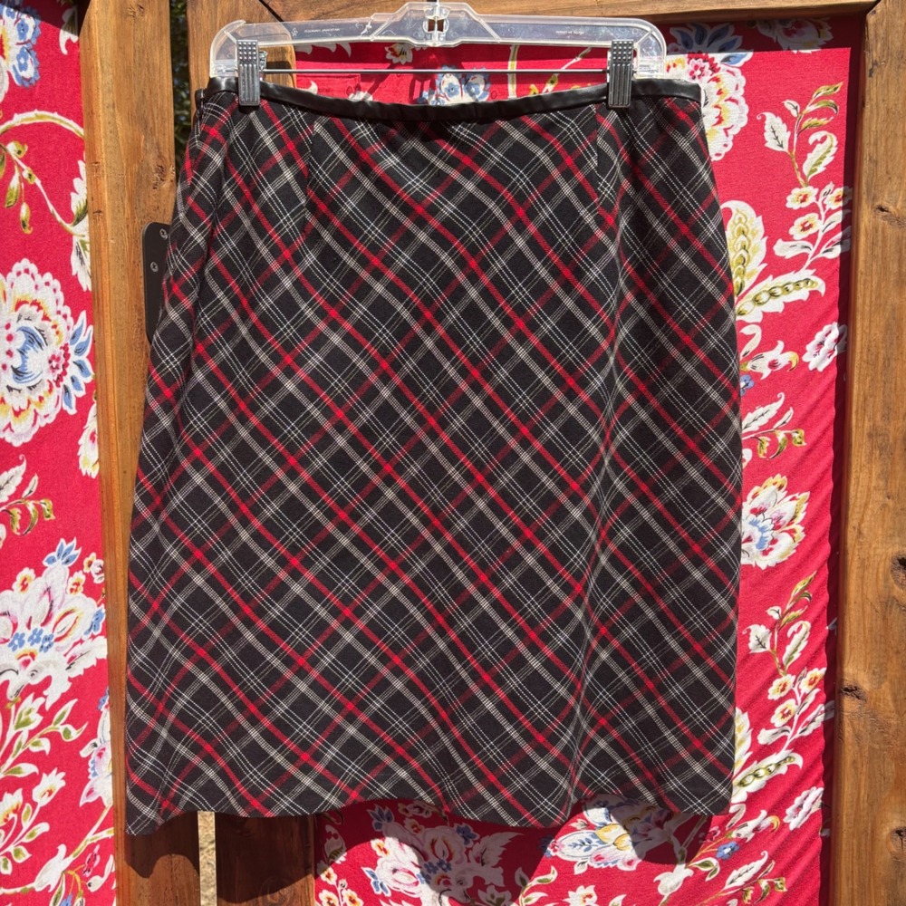 2000's Red+Black Plaid Dark Academia Knee Length Skirt Size L-XL